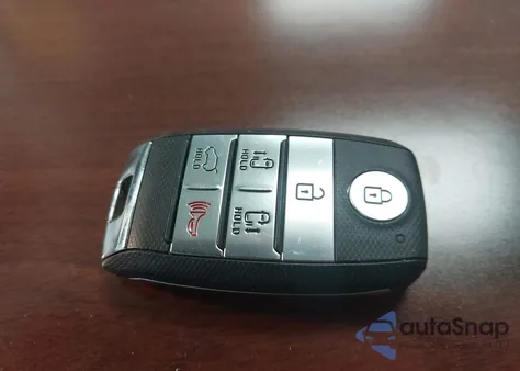 2018 Kia Sedona Lx z USA, uszkodzony, nr VIN KNDMB5C16J6401211